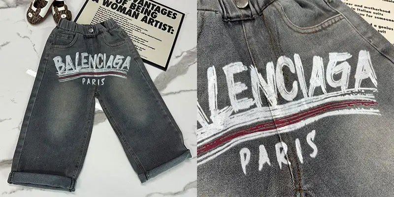 BALENCIAGA巴黎世家儿童胶带印花复古牛仔裤｜春秋奢侈品童装 中大童阔腿休闲裤